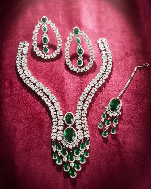 Green_Brass_Necklace_Set_For_Women